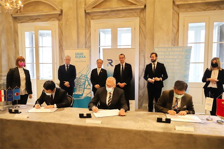 Slika /slike/Vijesti/2021/UPOV Rijeka potpisivanje.jpg